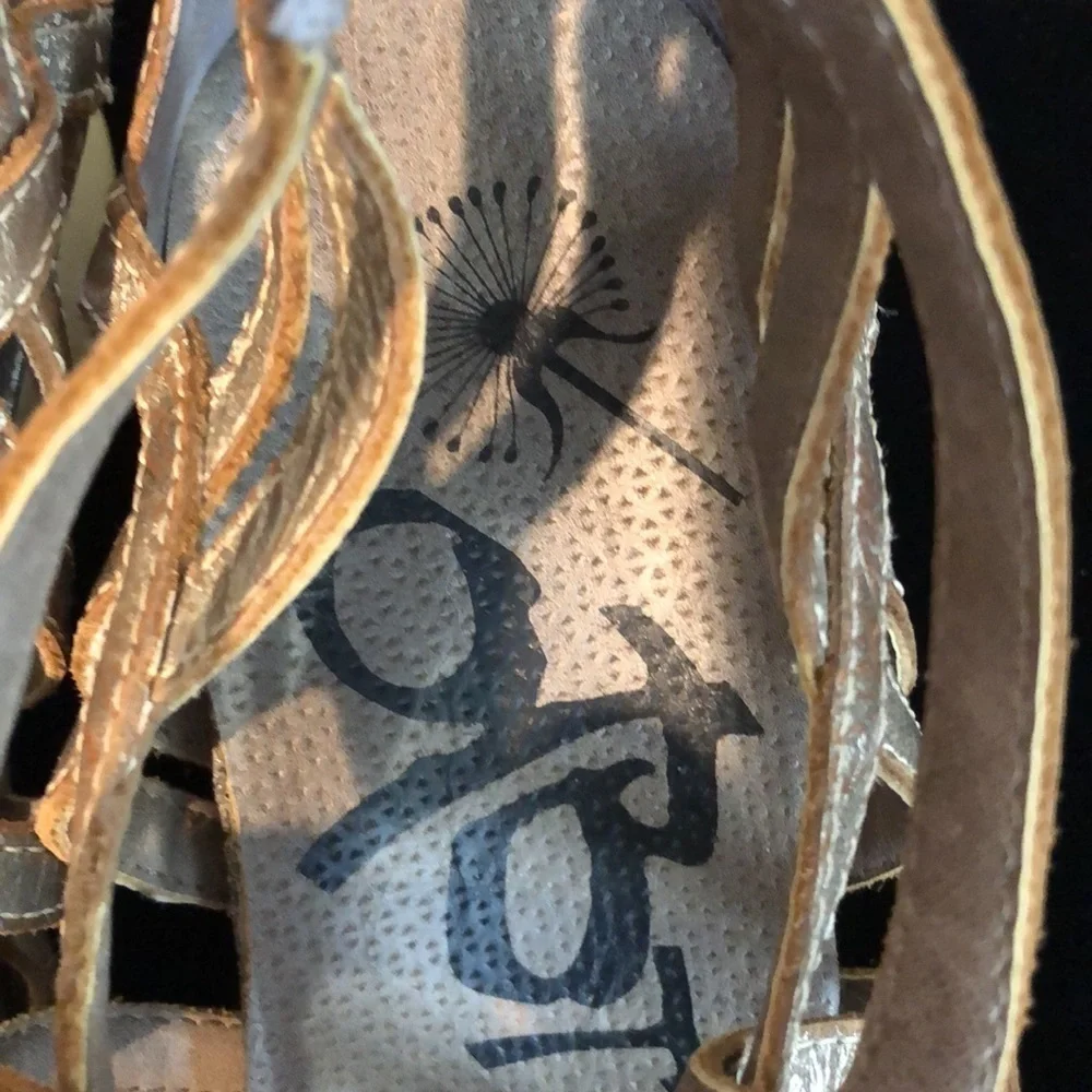 OTBT Nomadic Gladiator Metallic Bronze Tooled Leather Wedge Sandals Size 9